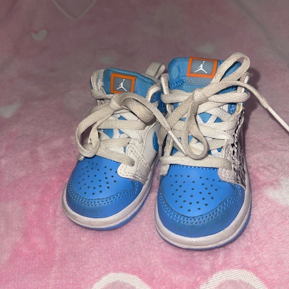 Jordan 1 Mid
Sneaker School Game Winner - Picture 3 of 8